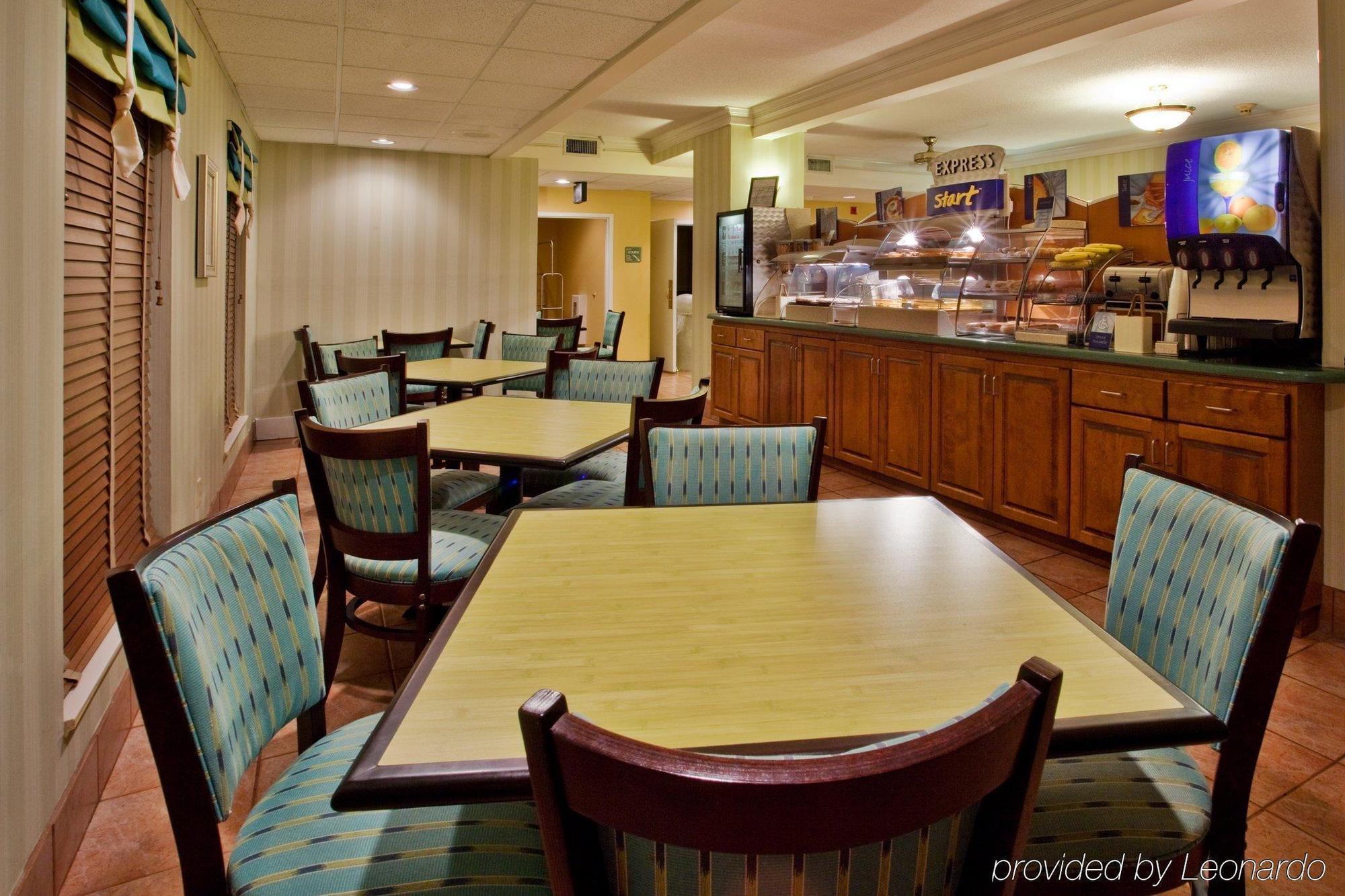 Holiday Inn Express Saint Simons Island By Ihg St. Simons Island Restaurace fotografie